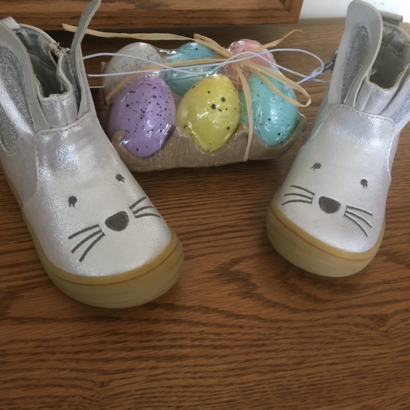 Cat & Jack Other - Cat & Jack toddler girls Silver bunny ankle boot 6